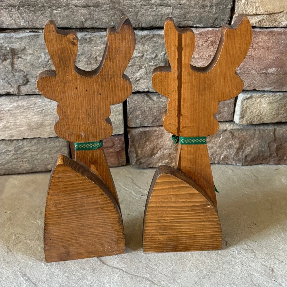 Handmade Wooden Reindeer with Green Bow and puff ball nose - Picture 4 of 6